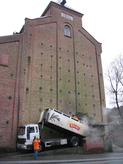 Siste kornkjøring våren 2008Foto: Bredalsholmen Dokk og Fartoyvernsenter<br>