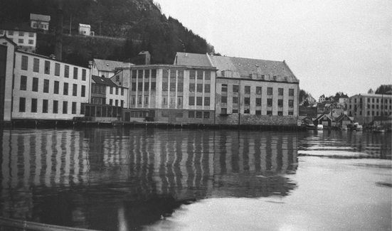 Salhus Tricotagefabrik omkring 1935 (Ingressbilde)